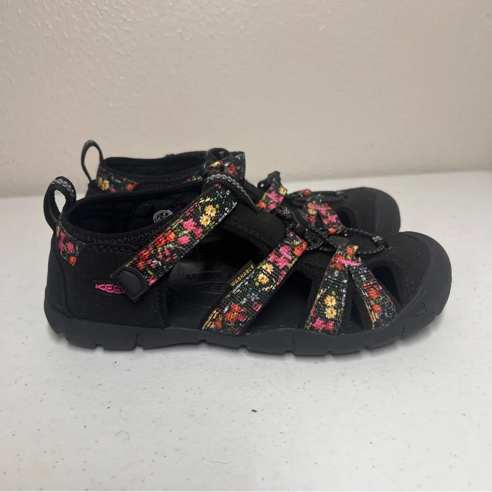Keen Shoes Kids Seacamp II in Black Floral Youth Size US 4 Water Washable Straps